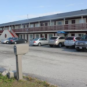 Lake Erie Lodge